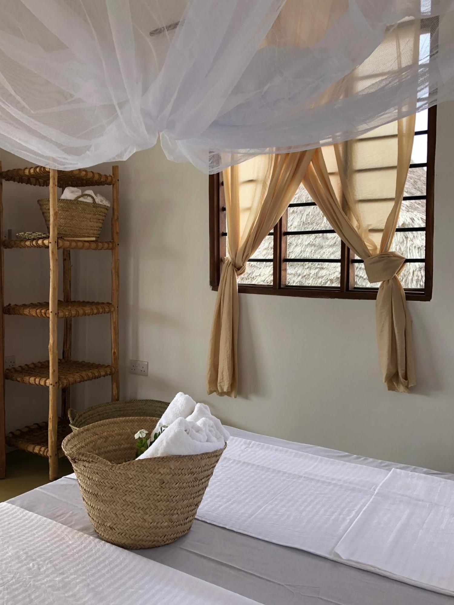 Mlango Paje House II Bed & Breakfast Екстериор снимка