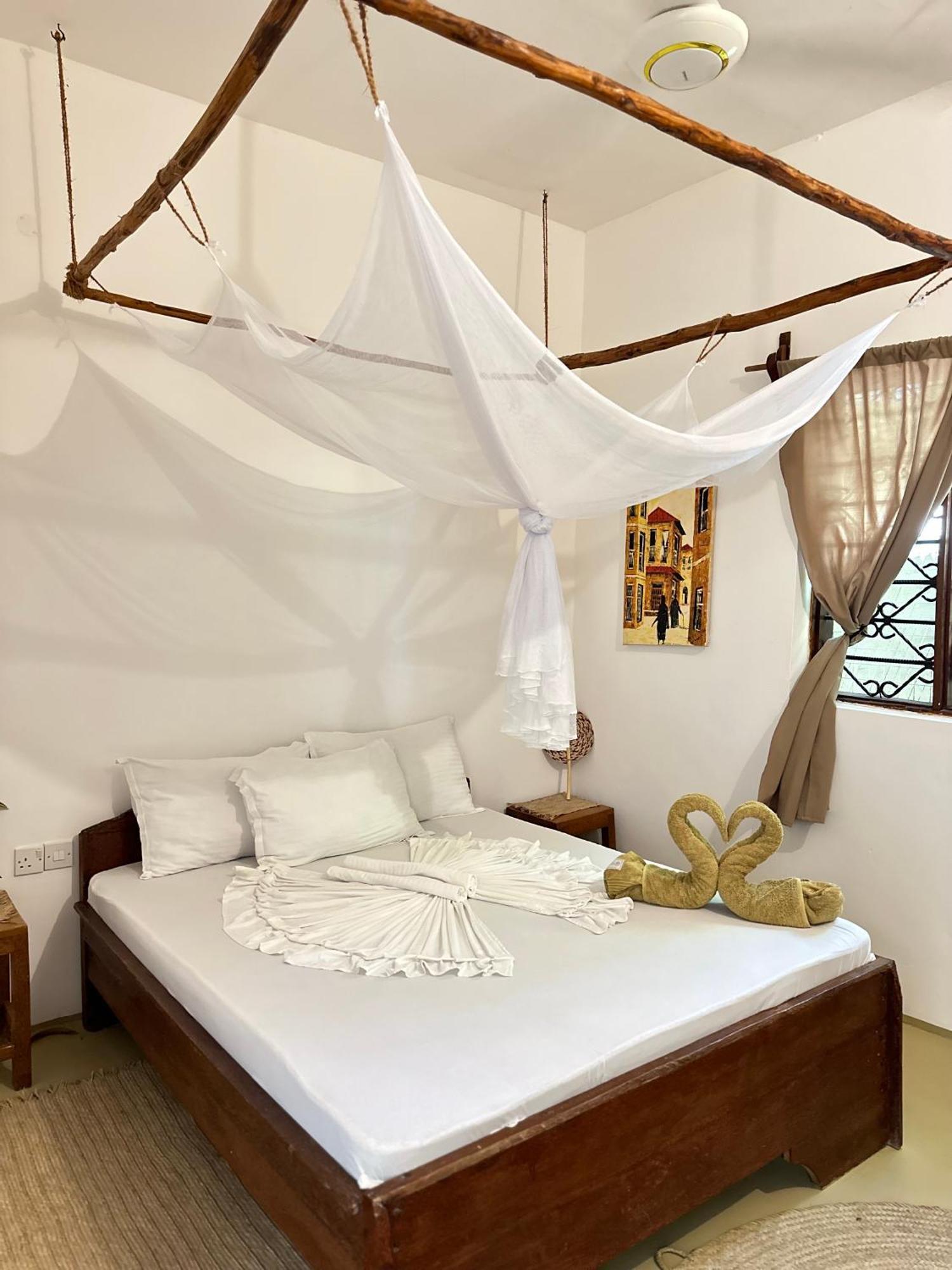 Mlango Paje House II Bed & Breakfast Екстериор снимка
