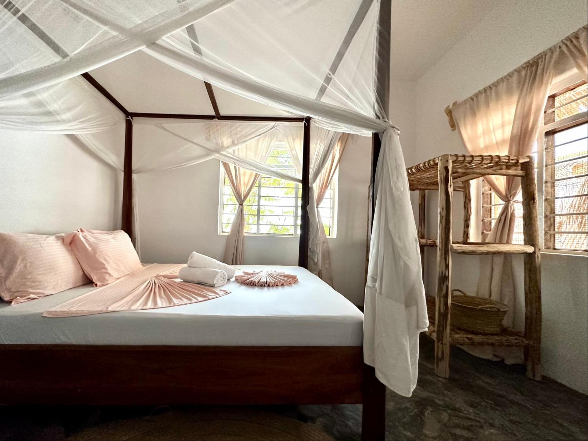 Mlango Paje House II Bed & Breakfast Екстериор снимка